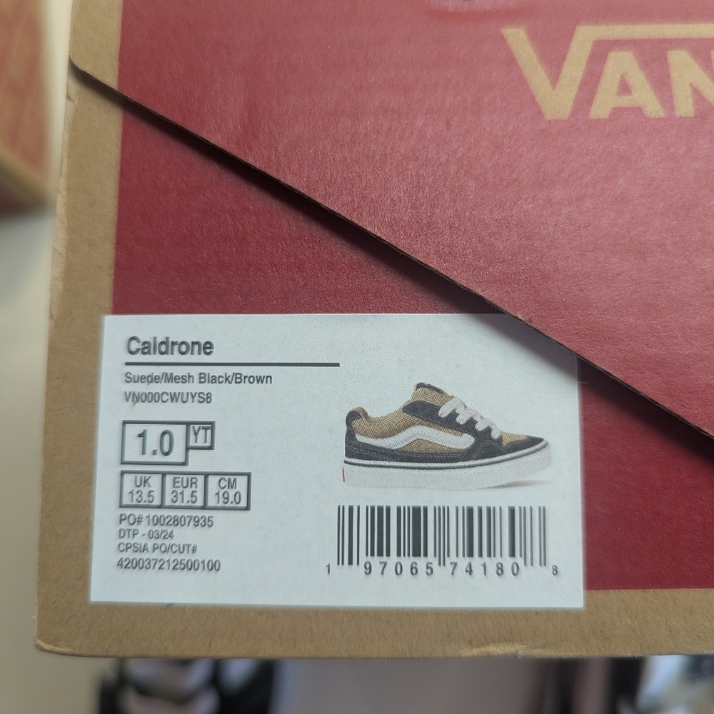 Vans Tennis Shoes - Picture 7 of 7